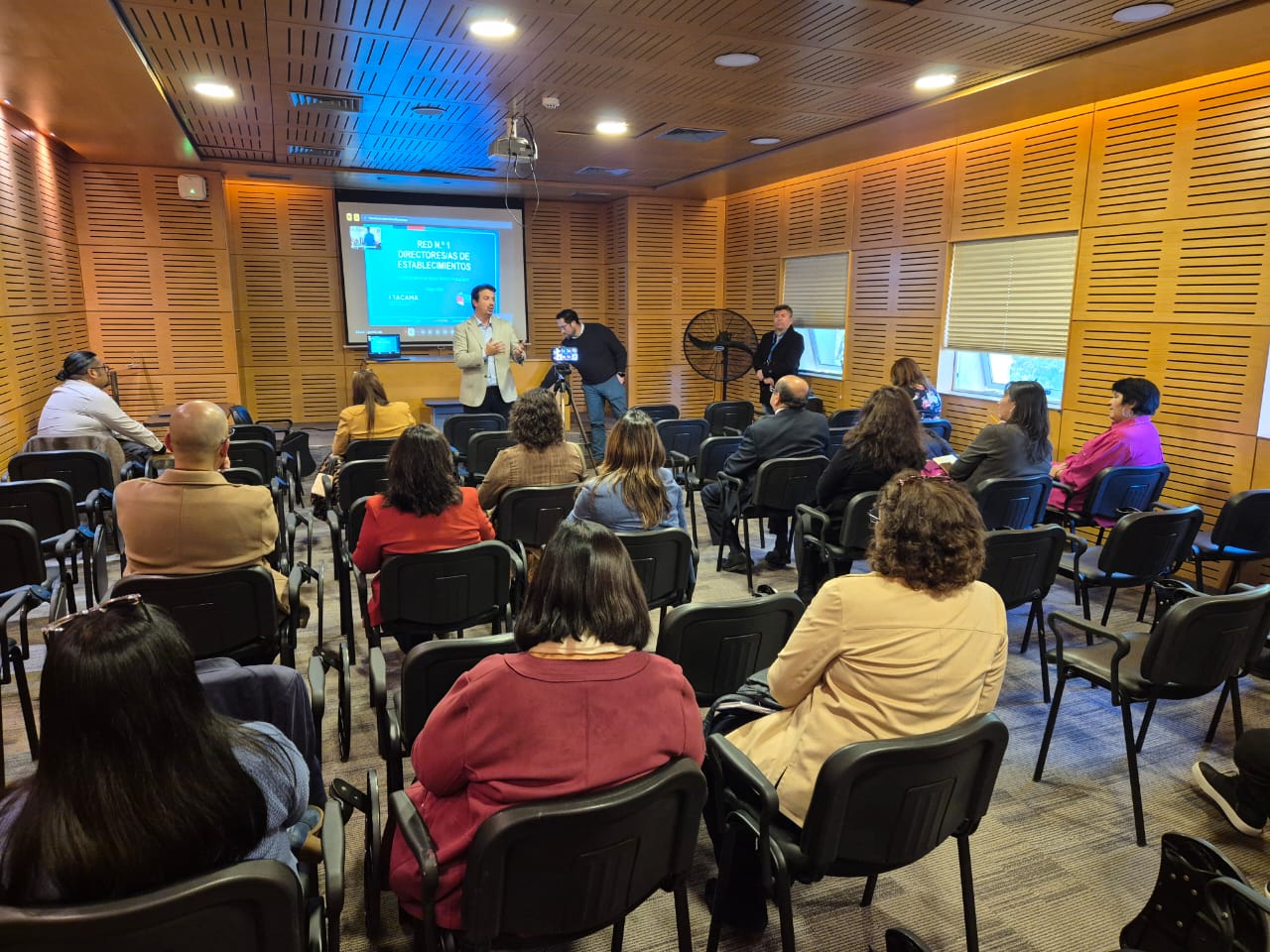 Directores y directoras de establecimientos públicos se reúnen en jornada de colaboración territorial organizada por el SLEP Atacama