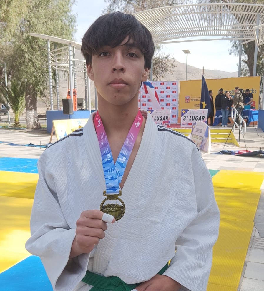 Estudiante del Liceo Tecnológico de Copiapó se consagra campeón en Judo en Tierra Amarilla