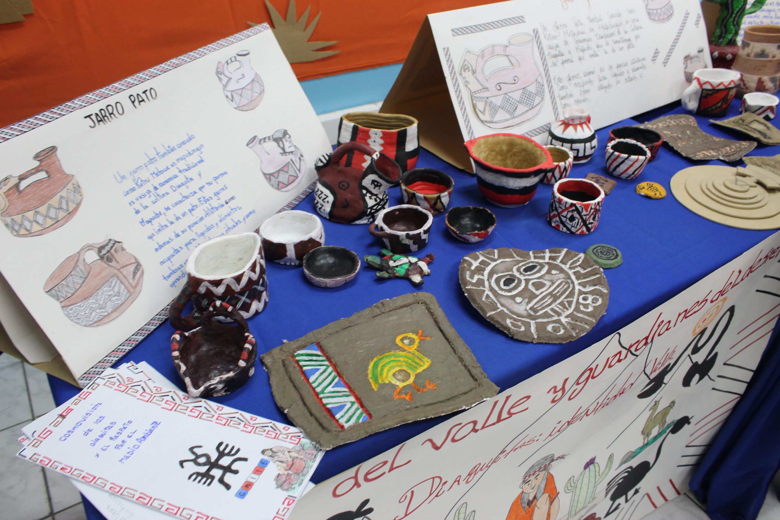 Comunidad educativa del Liceo Técnico Profesional Edwin Latorre Rivero celebró muestra intercultural “Huellas Ancestrales”