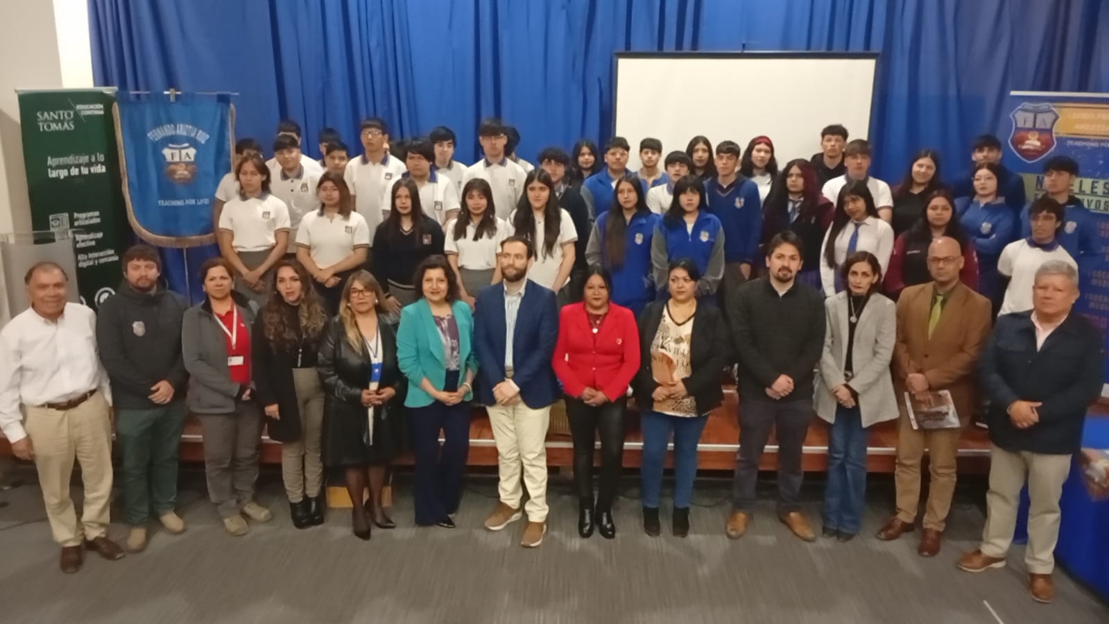 PUCOBRE y Universidad Santo Tomás inician cursos de capacitación para estudiantes de liceos de Atacama