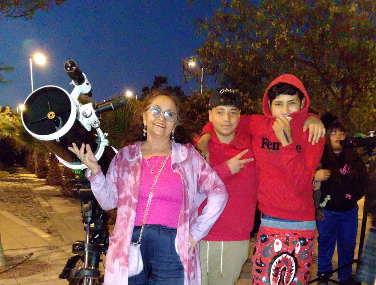 Bajo una noche estrellada la Escuela Pedro León Gallo premia la asistencia con jornada de astroturismo educativo