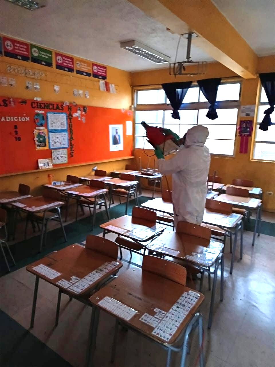 SLEP Atacama resalta el compromiso de sus Asistentes de la Educación, que ejercen la labor de auxiliares, en el orden y limpieza post elecciones