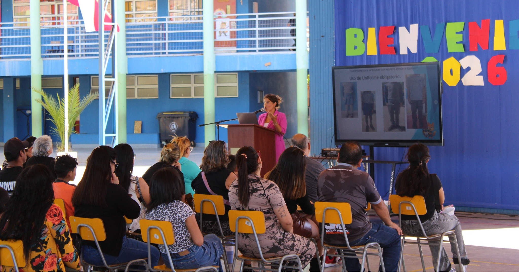 Comunidad educativa de Escuela Los Estandartes participa en jornada informativa de inicio de año escolar