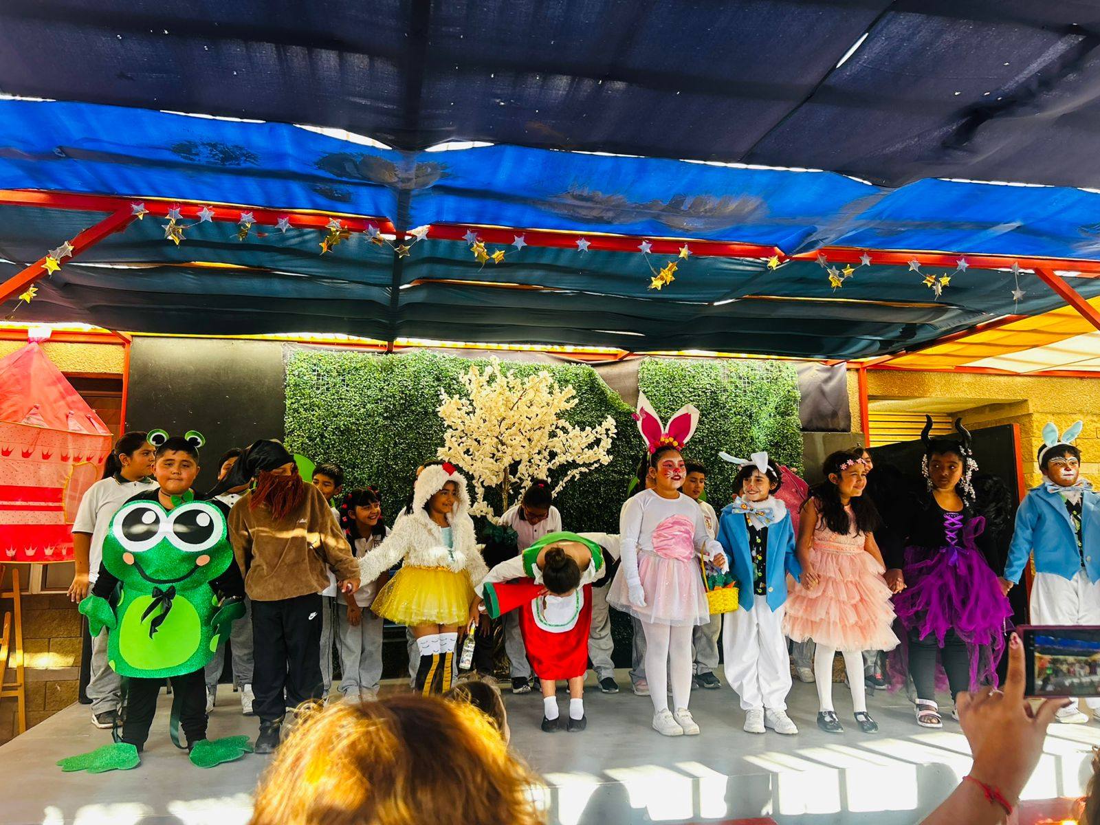 Estudiantes de Escuela Sara Cortés Cortés presentan obra teatral educativa
