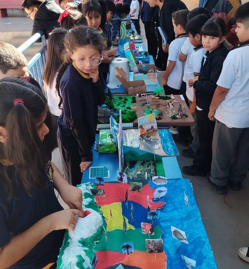 Escuela Aliro Lamas realizó exposición de maquetas elaboradas por estudiantes