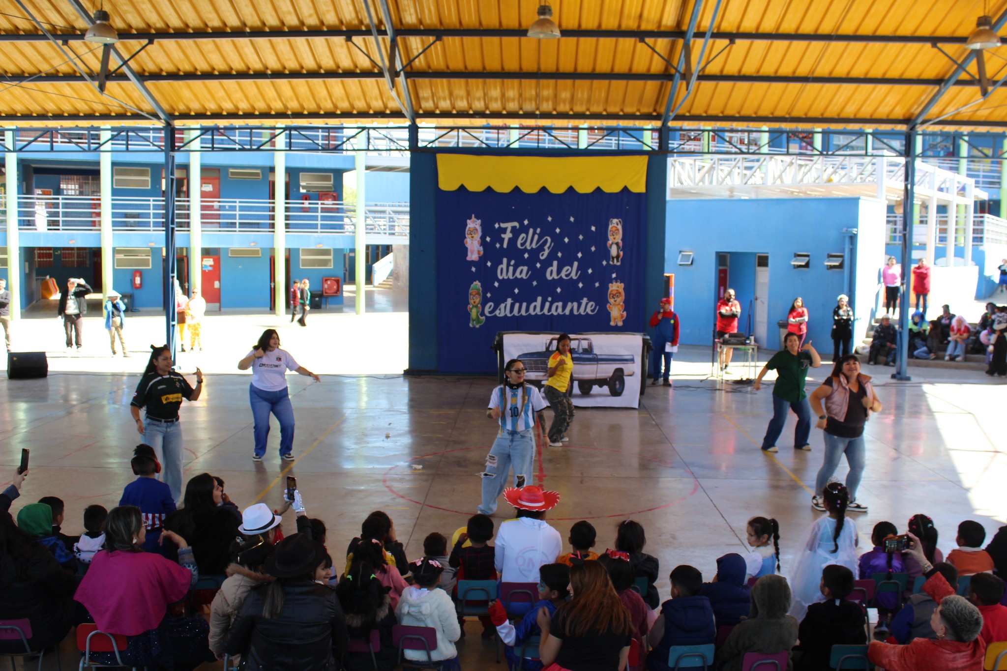 Escuela Los Estandartes celebró el Día del Estudiante con presentaciones artísticas y actividades recreativas