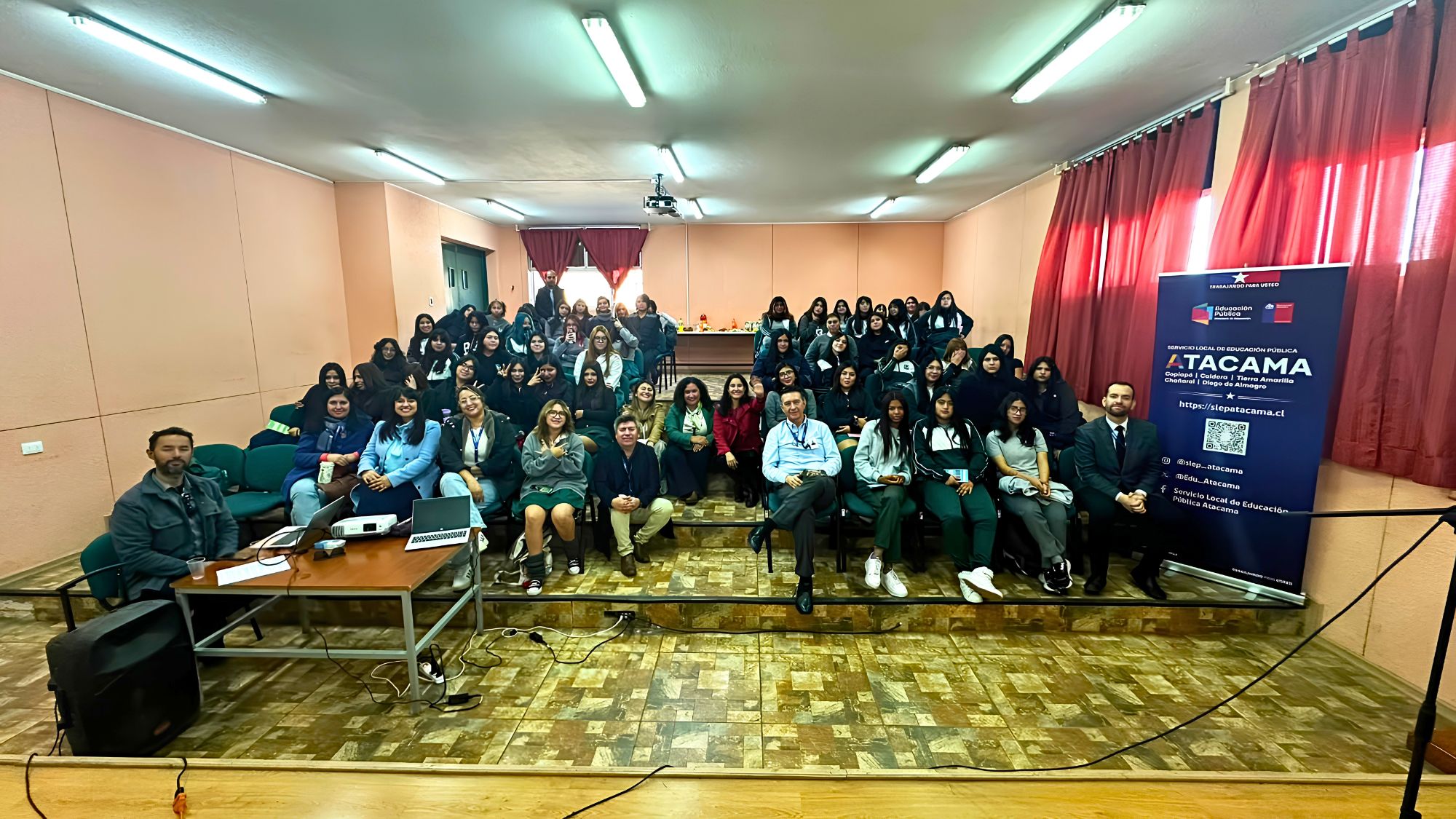 Estudiantes del Liceo Tecnológico participaron en jornada vocacional sobre mujeres en STEM