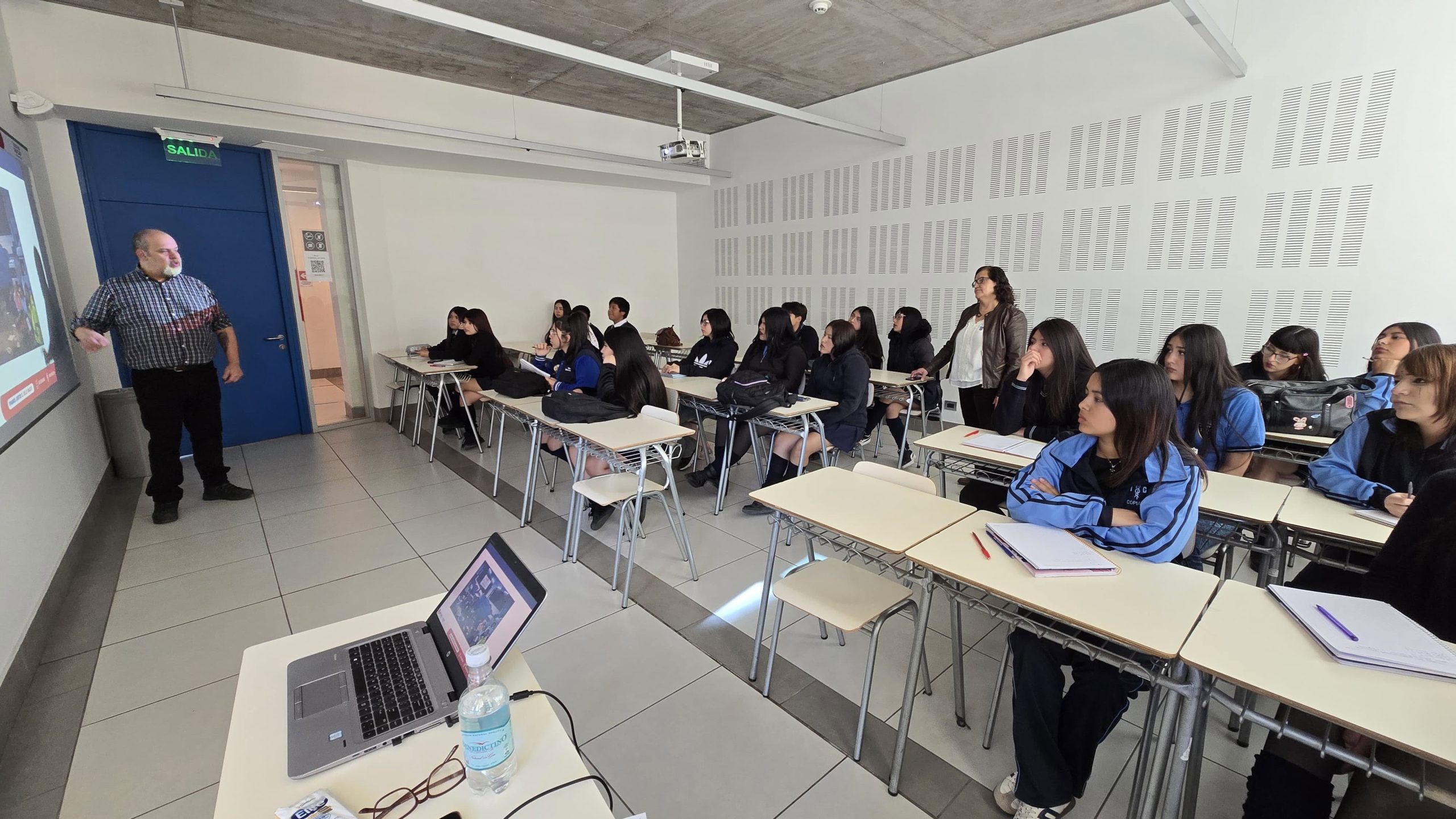 Estudiantes del Instituto Comercial Alejandro Rivera Díaz fortalecen su orientación vocacional junto a INACAP